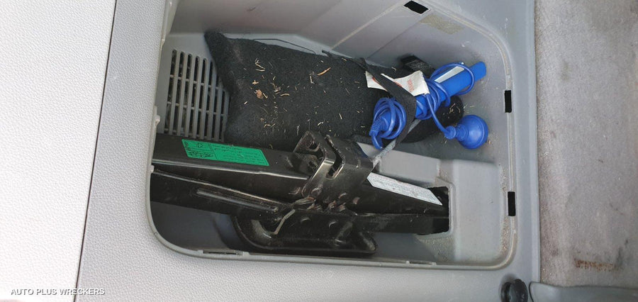 2006 Kia Carnival/grand Carnival Left Guard