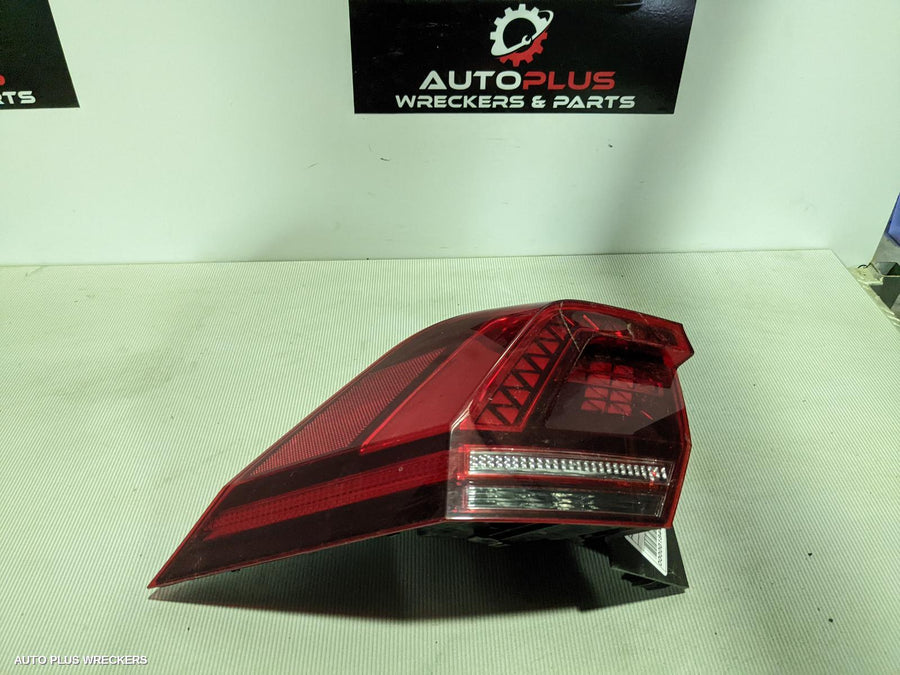 2016 VOLKSWAGEN TIGUAN LEFT TAILLIGHT