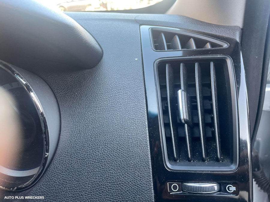 2011 Hyundai I45 Left Front Door Window