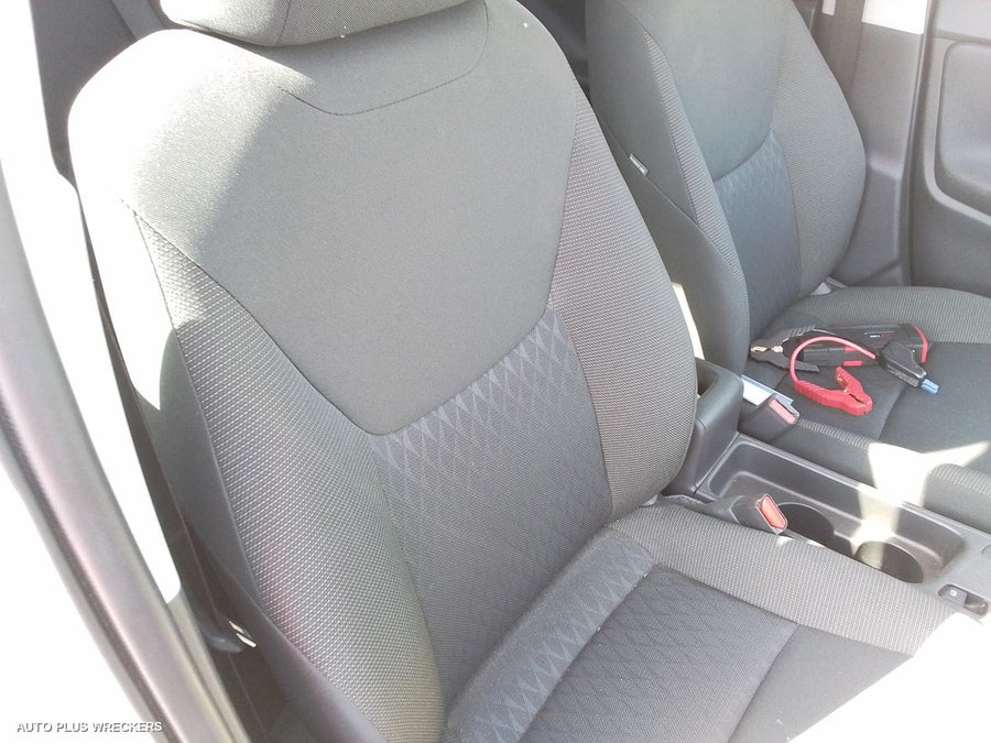 2022 Toyota Yaris Cross Sunvisor