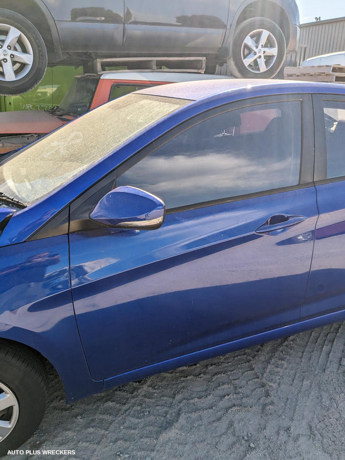2014 Hyundai Accent Right Front Door