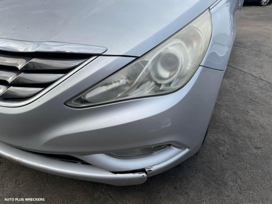 2012 Hyundai I45 Right Front Door Window