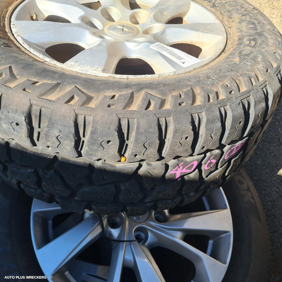 2011 Mitsubishi Pajero Wheel Mag