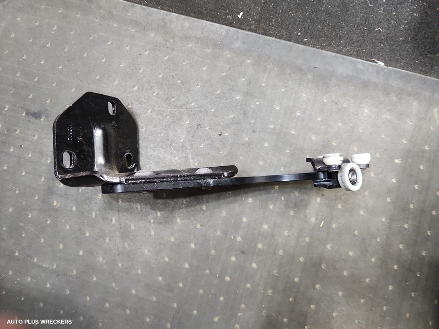 2015-2025 Mercedes Vito Door Hinge Runner