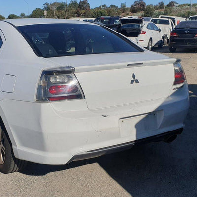 2006 Mitsubishi 380 Left Rear Door Sliding