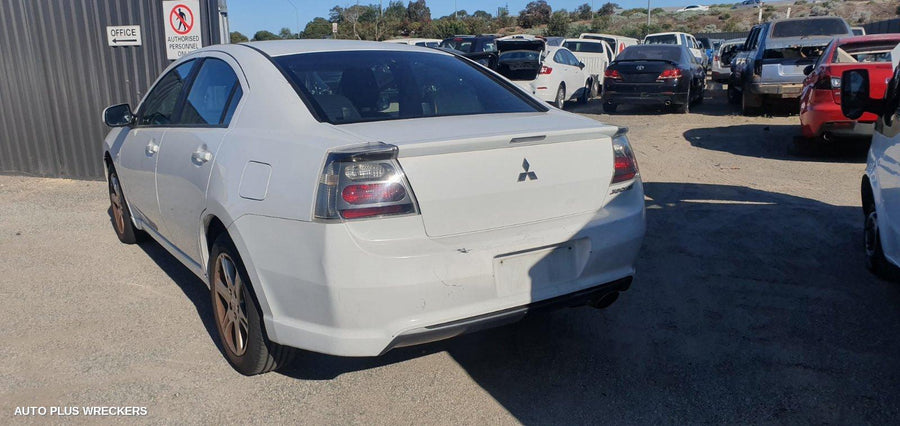 2006 Mitsubishi 380 Left Rear Door Sliding