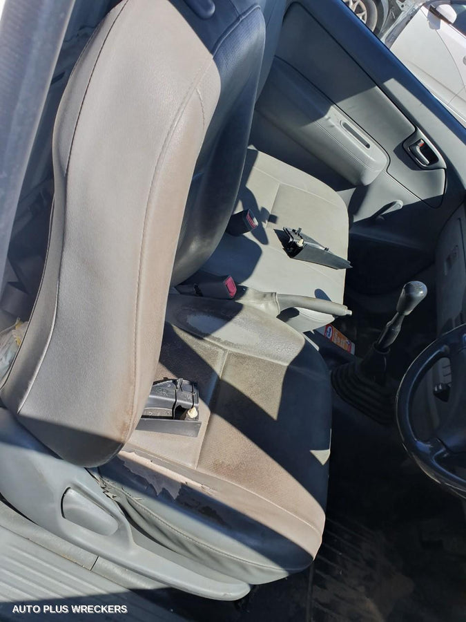 2008 Toyota Hilux Sunvisor