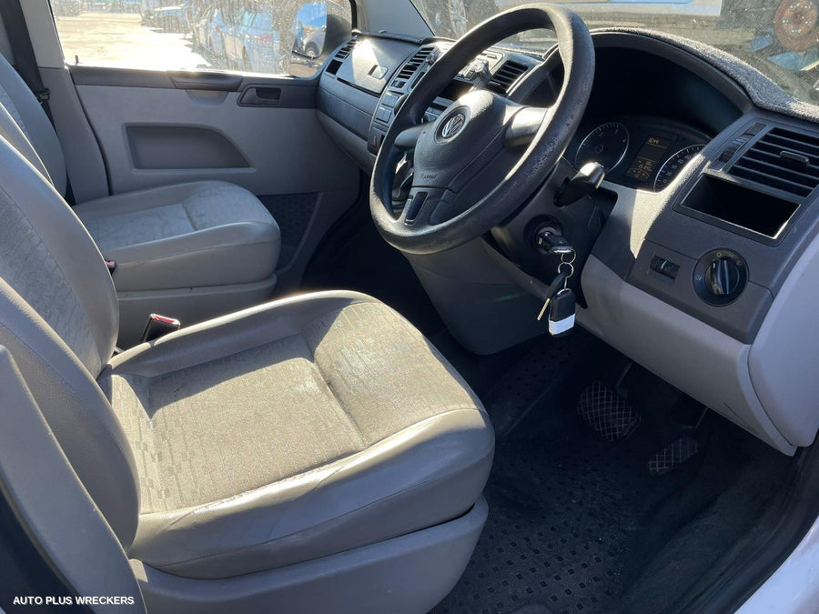 2011 Volkswagen Transporter Front Seat