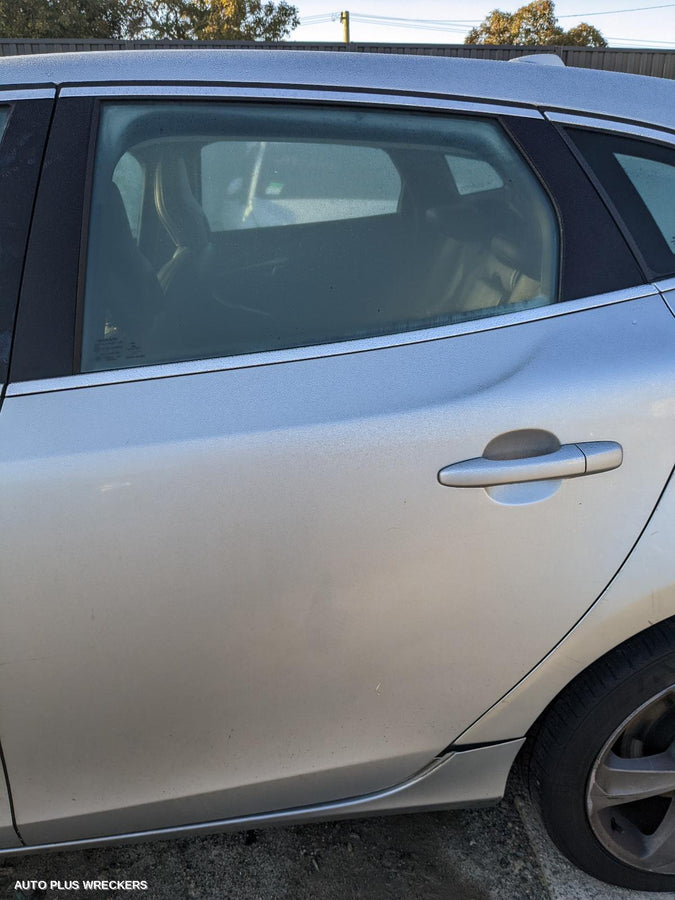 2016 Volvo S40 Left Front Door Window