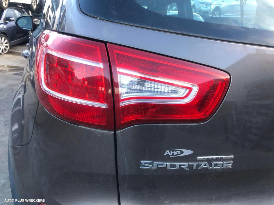 2014 Kia Sportage Left Taillight