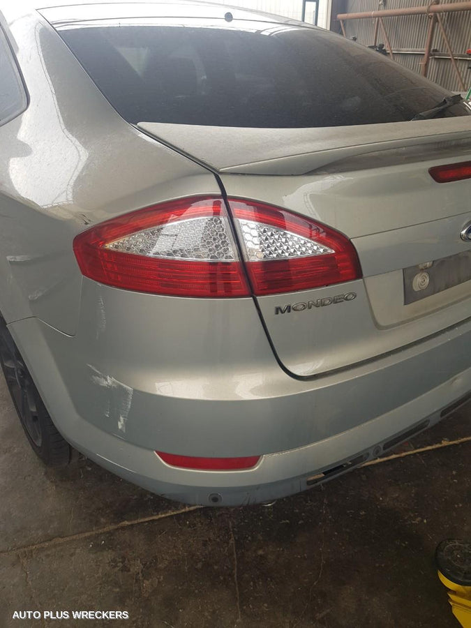 2008 FORD MONDEO REAR GARNISH