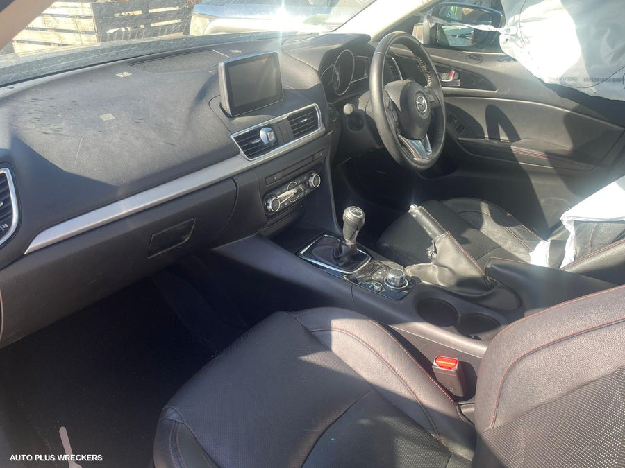 2015 Mazda 3 Left Front Hub Assembly