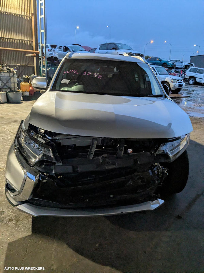 2017 Mitsubishi Outlander Right Front Hub Assembly