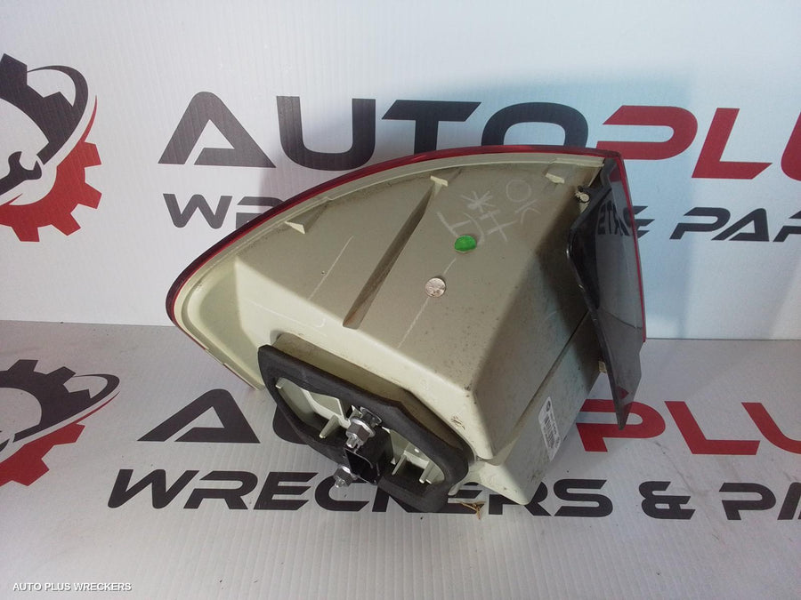 2010 Volkswagen Jetta Right Taillight
