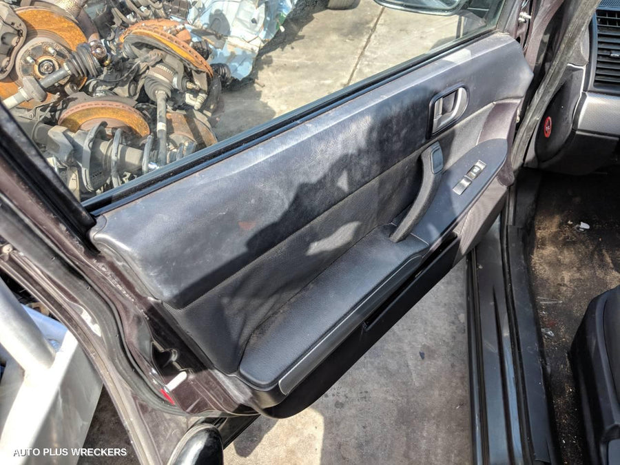 2007 Mitsubishi 380 Right Front Door