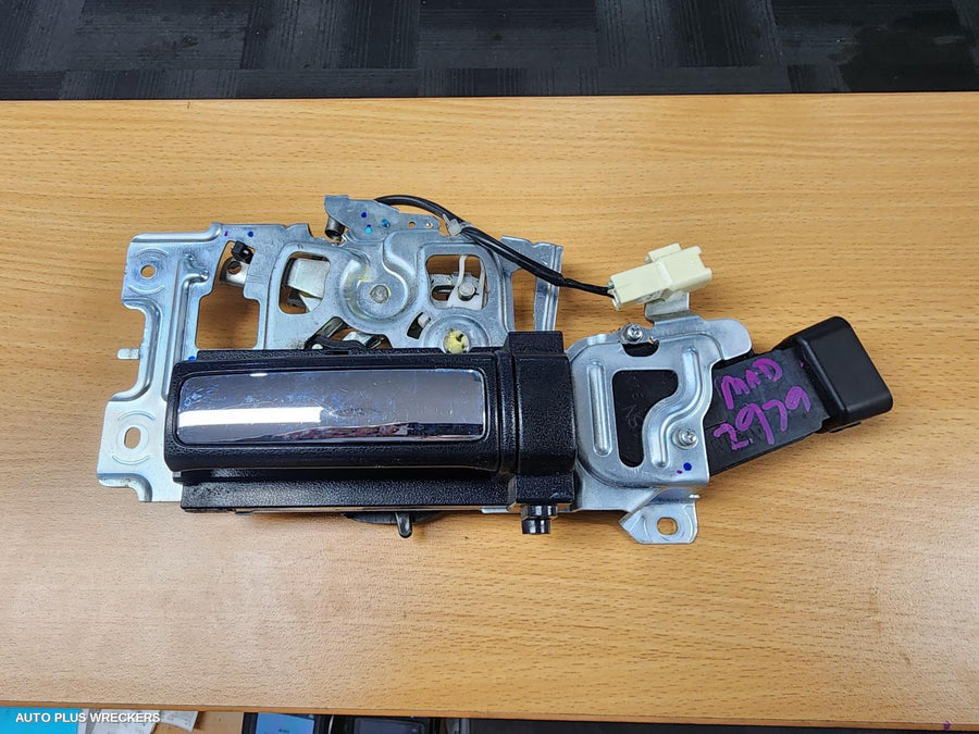 2007 Toyota Tarago Door Handle