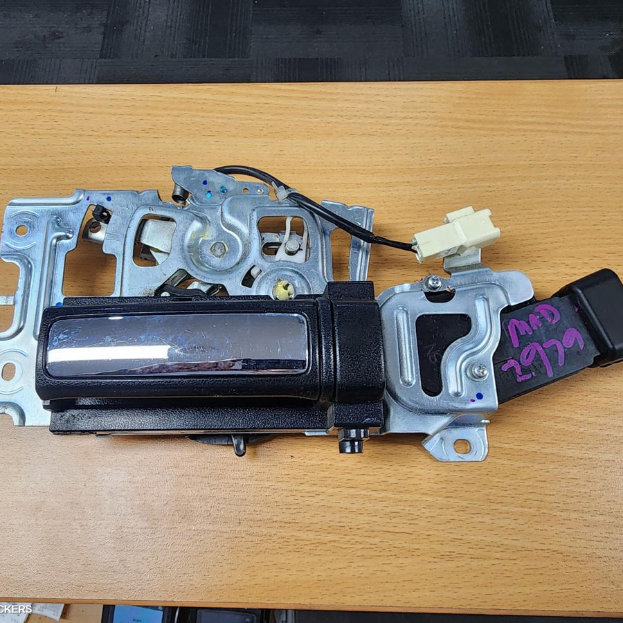 2007 Toyota Tarago Door Handle