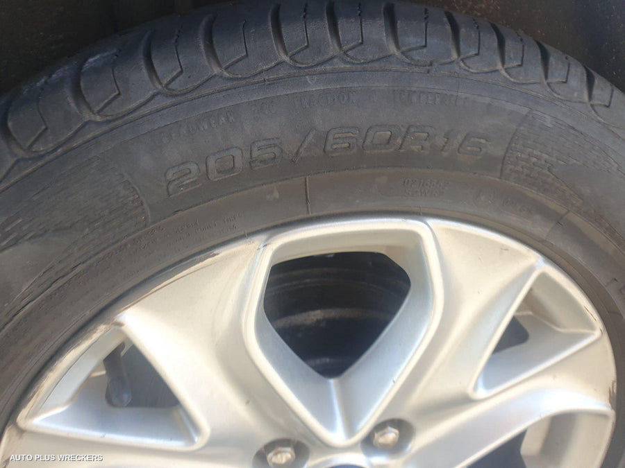 2014 Ford Ecosport Left Rear Door Sliding