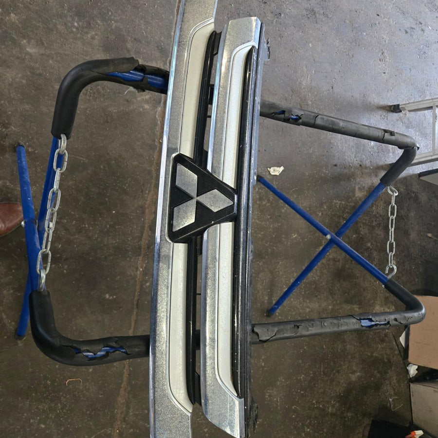 2016 Mitsubishi Outlander Grille