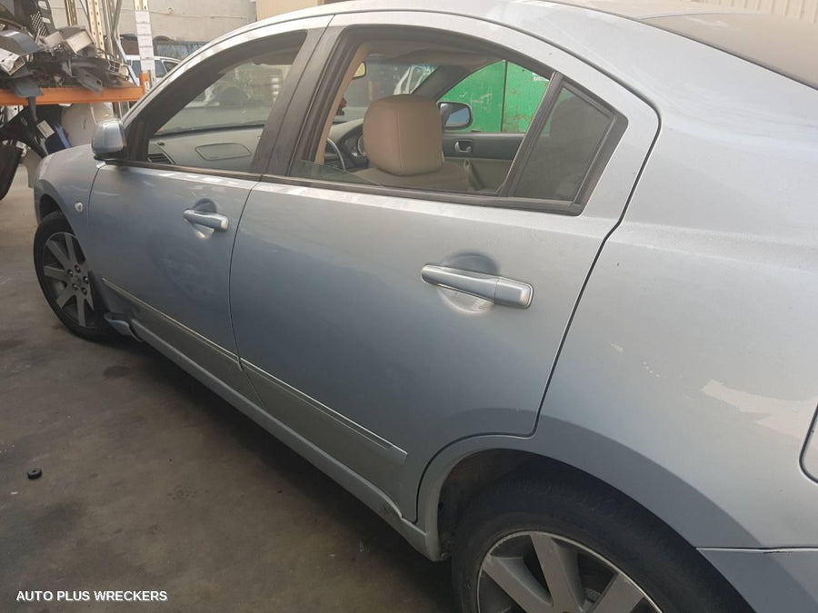 2005 Mitsubishi 380 Left Headlamp