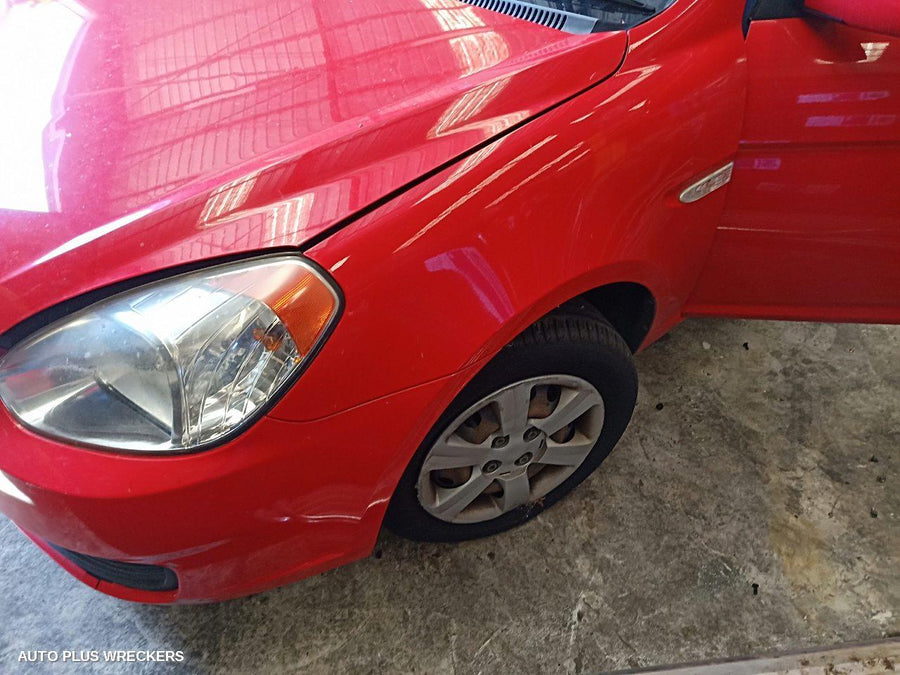 2006 Hyundai Accent Left Front Door