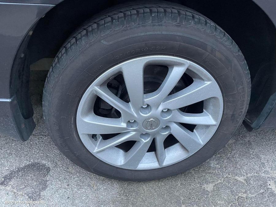 2013 Nissan Pulsar Right Guard