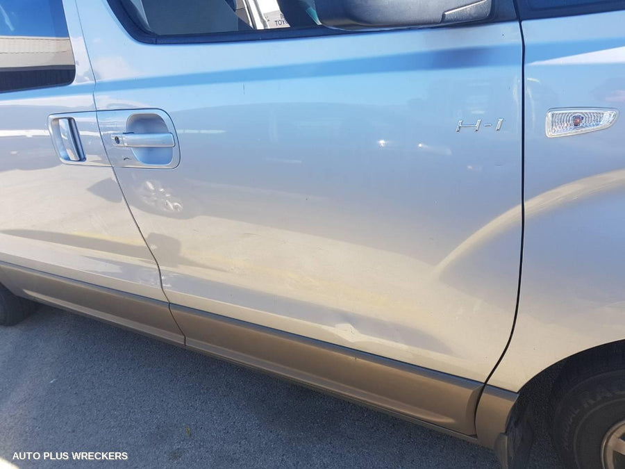 2008 Hyundai Iload/imax Right Front Door