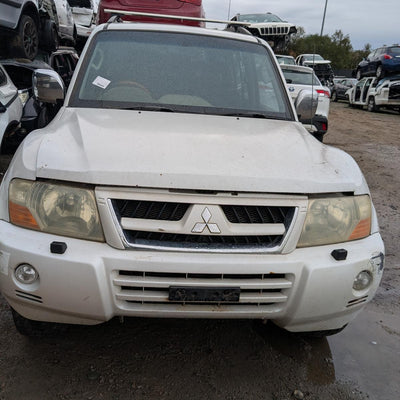 2003 Mitsubishi Pajero Left Front Door Window