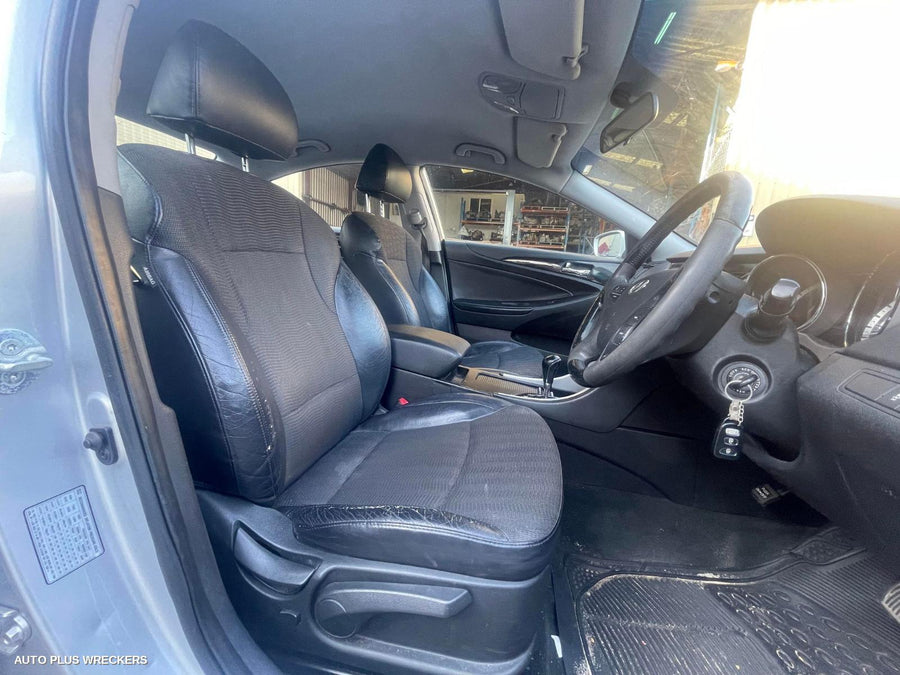 2011 Hyundai I45 Right Guard