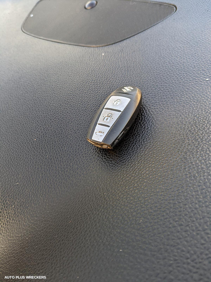 2010 Suzuki Kizashi Left Taillight