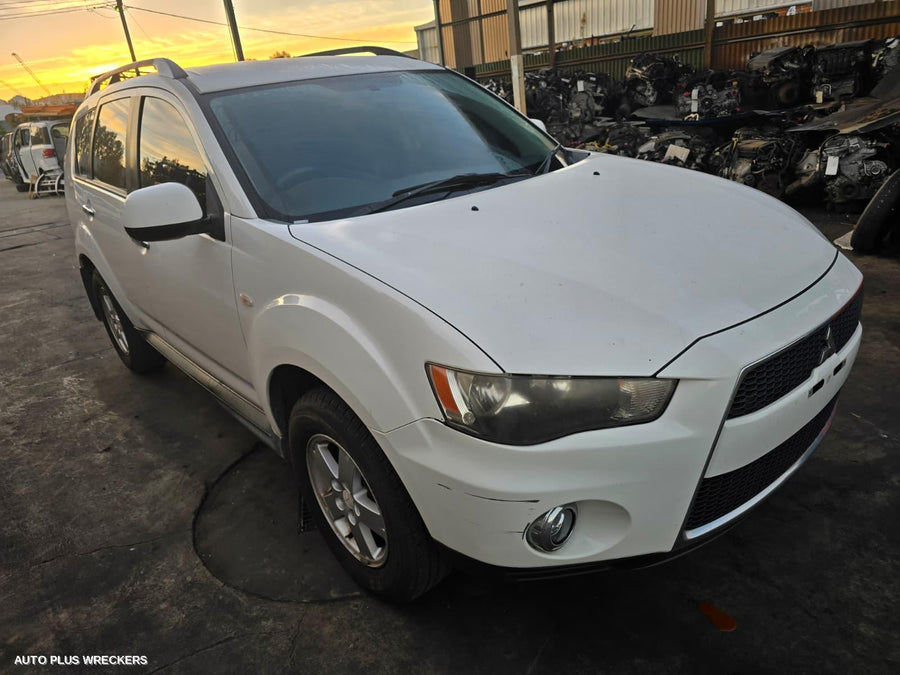2009-2012 Mitsubishi Outlander Side Step Skirt