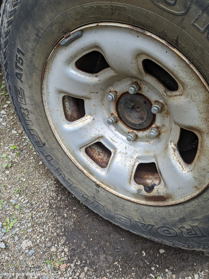 2008 Nissan Navara Left Guard