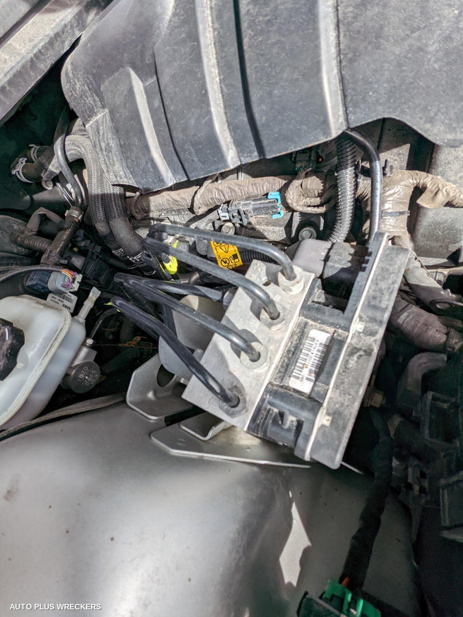 2013 Holden Commodore Left Front Hub Assembly