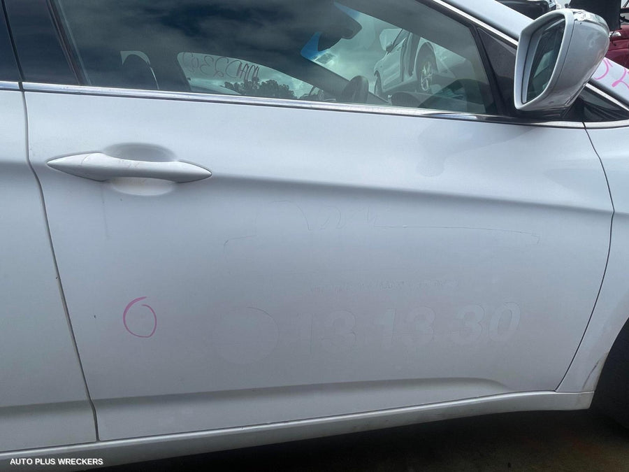 2014 Hyundai I40 Left Front Door