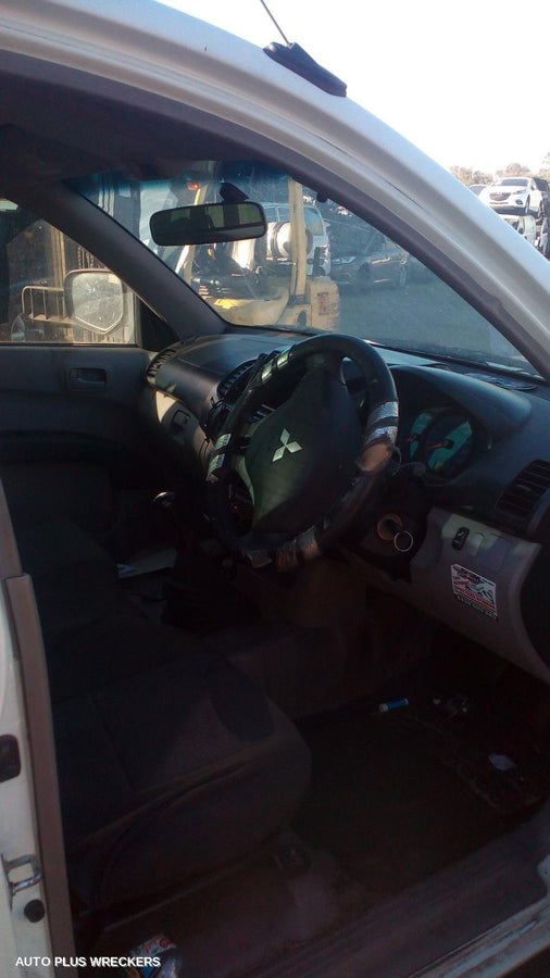 2007 Mitsubishi Triton Right Front Window Reg Motor