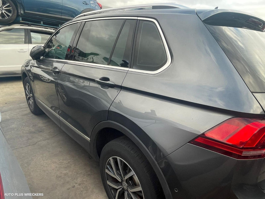 2018 Volkswagen Tiguan Engine