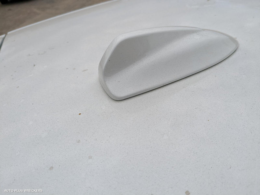 2018 Volvo S40 Left Front Door Window