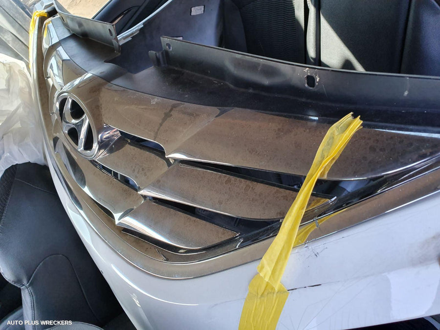 2011 Hyundai I45 Rear Garnish