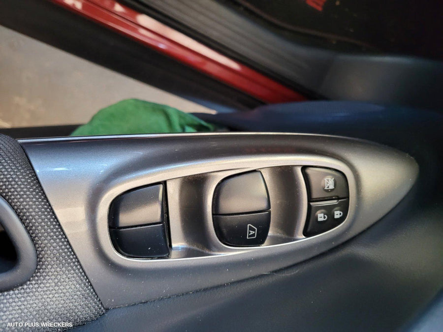 2014 Nissan Juke Right Rear Door Sliding