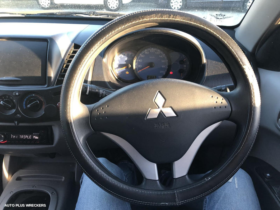 2007 Mitsubishi Triton Left Guard