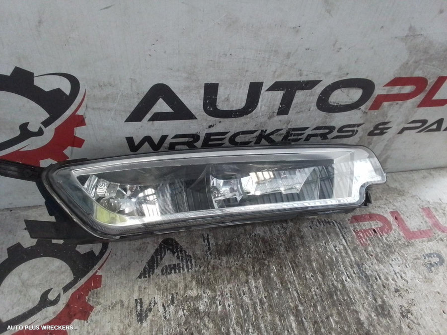 2015-2019 Volkswagen Passat Left Indicator Fog Side