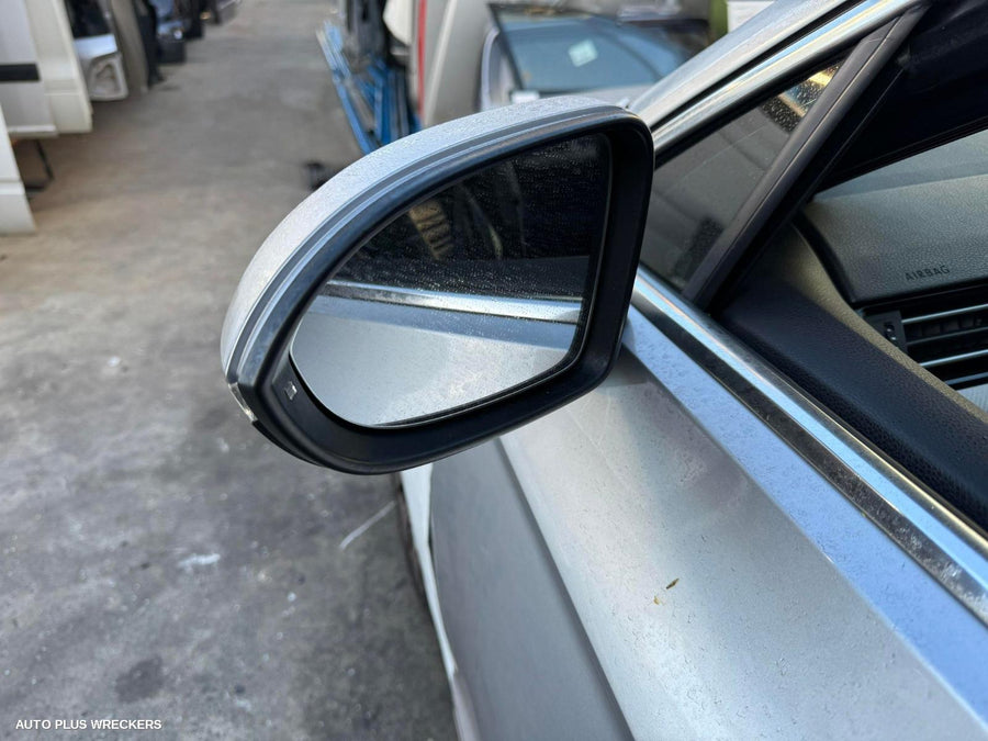 2016 Volkswagen Passat Left Indicator Fog Side