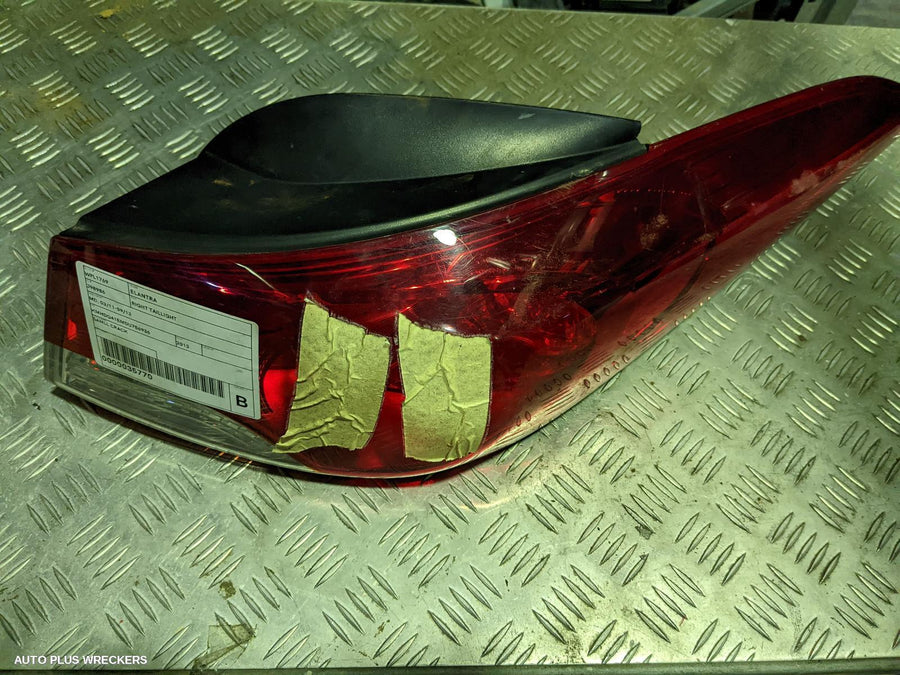 2013 Hyundai Elantra Right Taillight