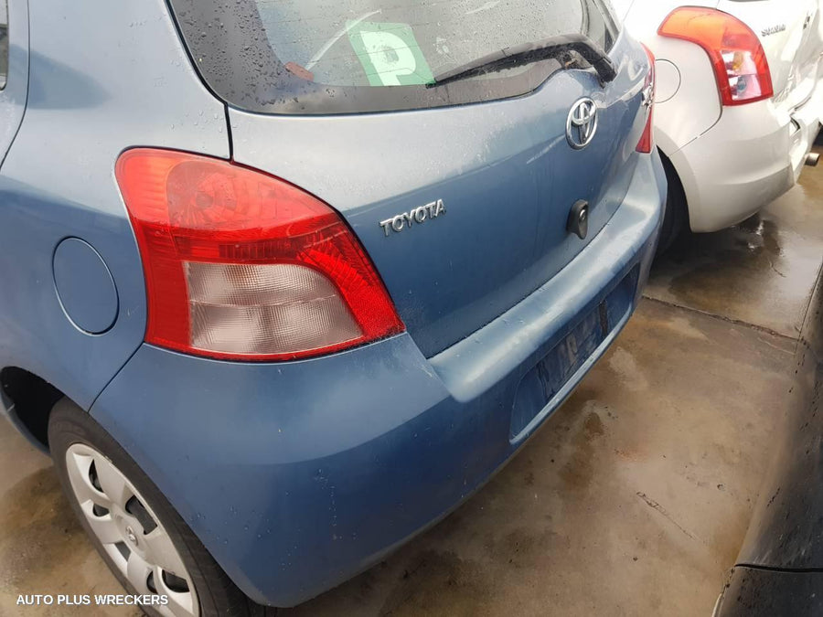 2005 Toyota Yaris Left Taillight