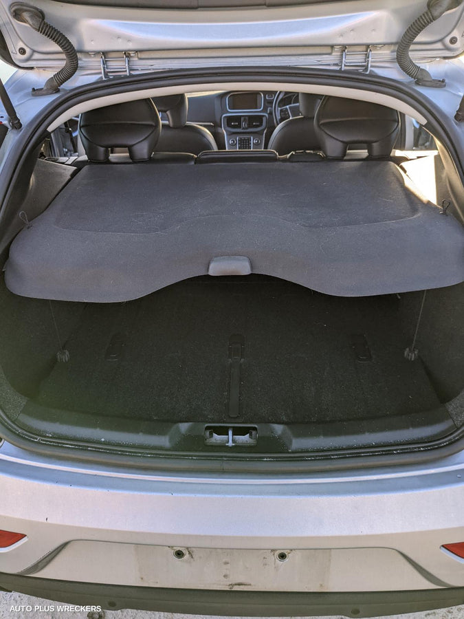 2016 Volvo S40 Left Front Door Window