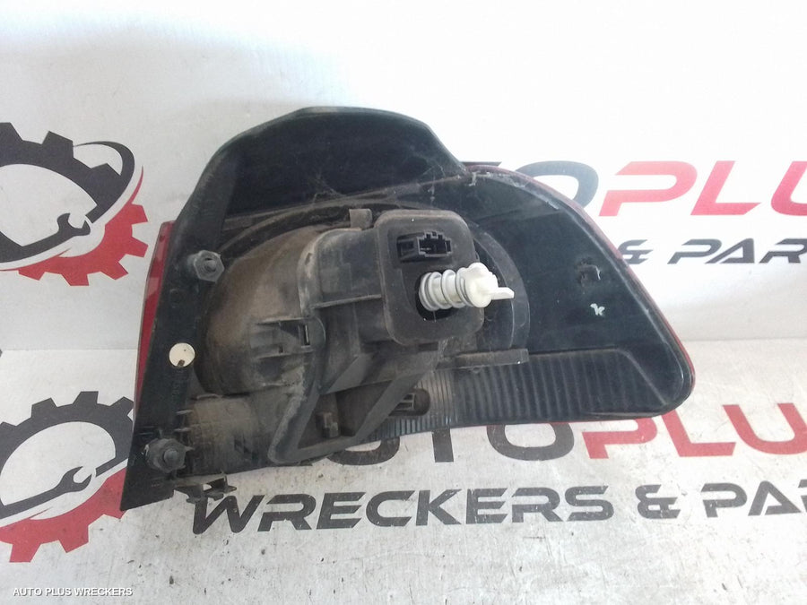 2009 Volkswagen Golf Left Taillight