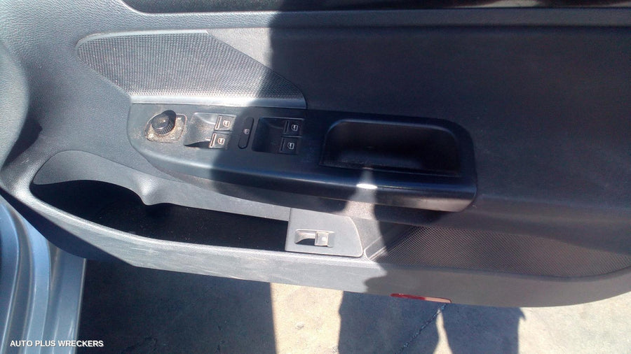 2010 Volkswagen Jetta Right Taillight