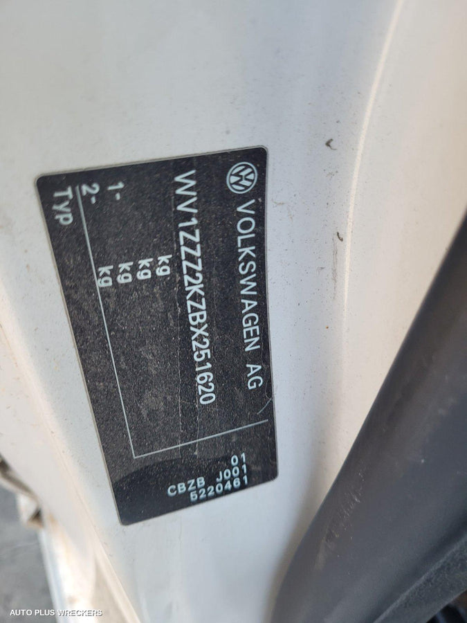 2012 Volkswagen Caddy Left Front Door