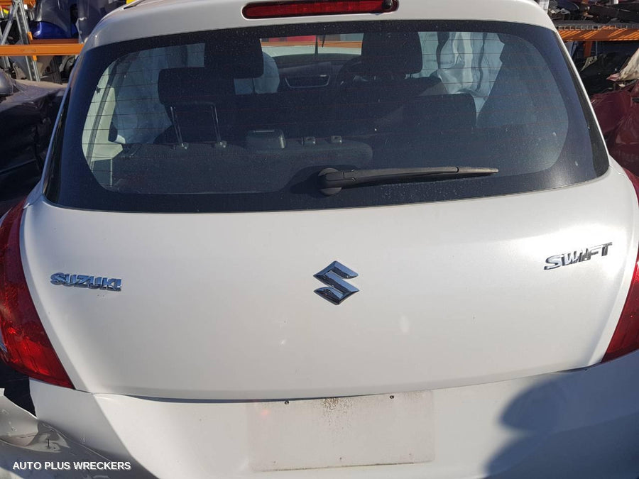 2015 Suzuki Swift Left Front Door