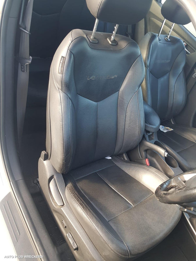 2013 Hyundai Veloster Left Rear Door Sliding